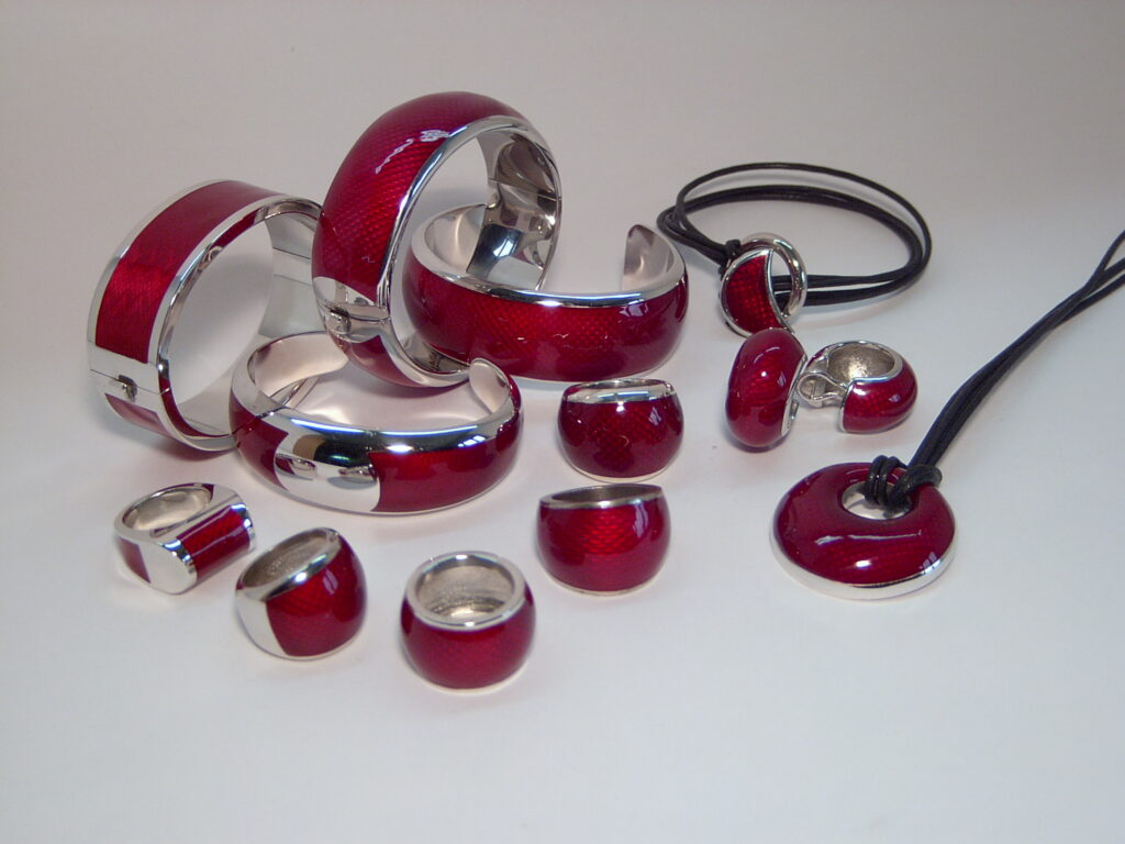 Collezione bijoux in smalto